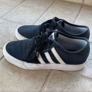 Adidas Seeley J Black/White youth shoe